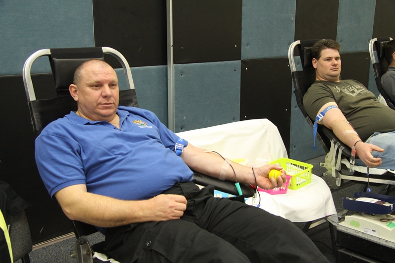 Közösen adták vérüket a tűzoltók és a Városgondnokság munkatársai Fehérváron