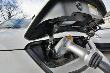 Villanyautósok Székesfehérvári Találkozója csütörtökön az uszoda parkolójában