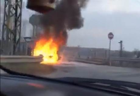 Kiégett egy autó szerdán kora este a Vásártéri úton