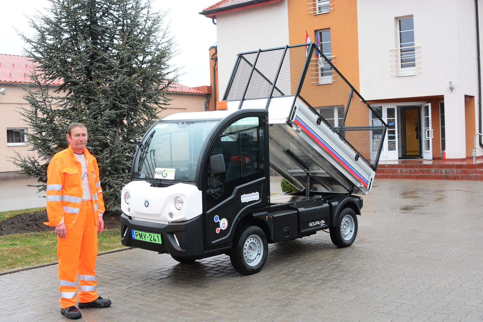 Új, elektromos kisteherautó állt munkába a Városgondnokságon