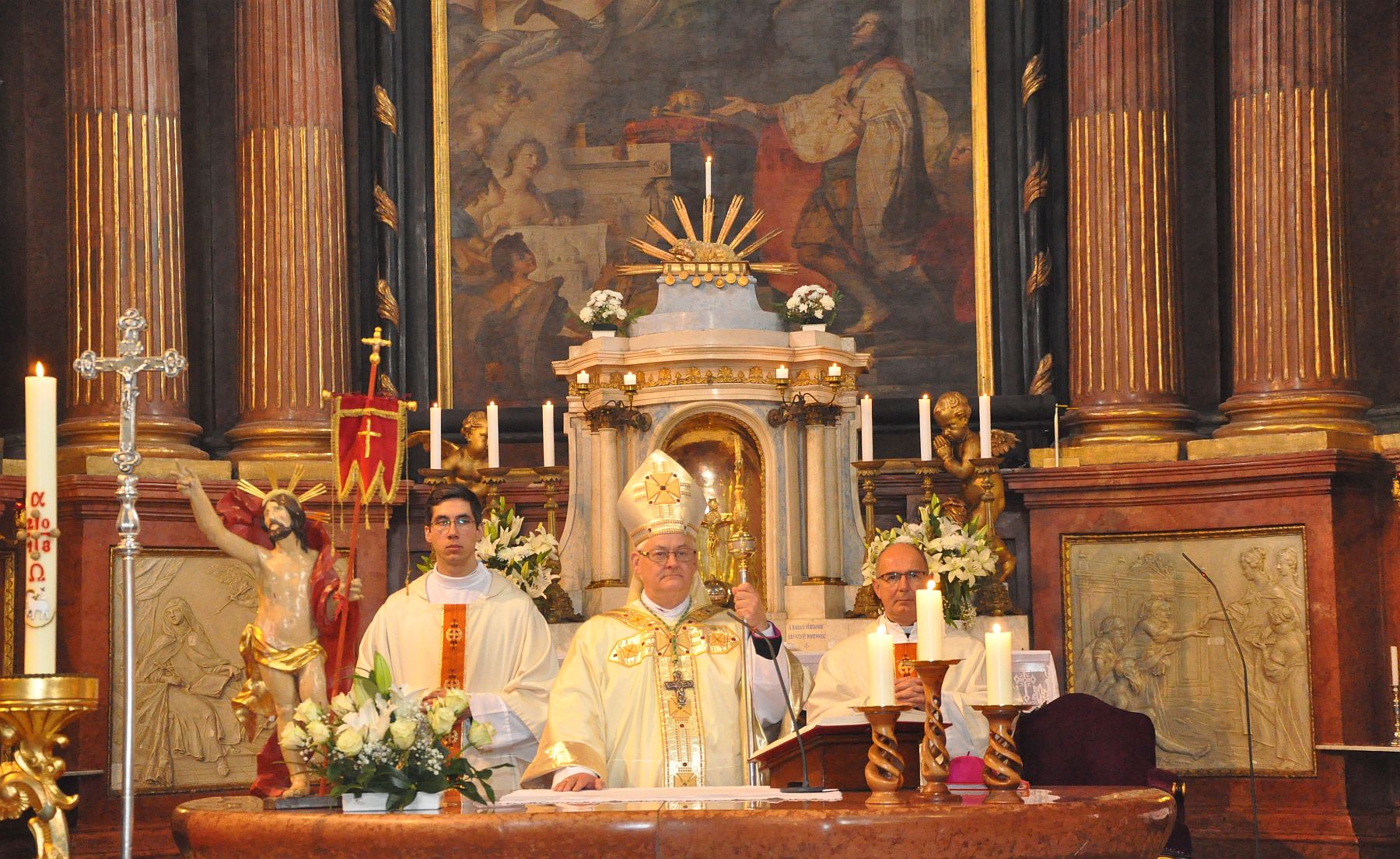 Húsvétvasárnapi ünnepi püspöki szentmise a Székesegyházban