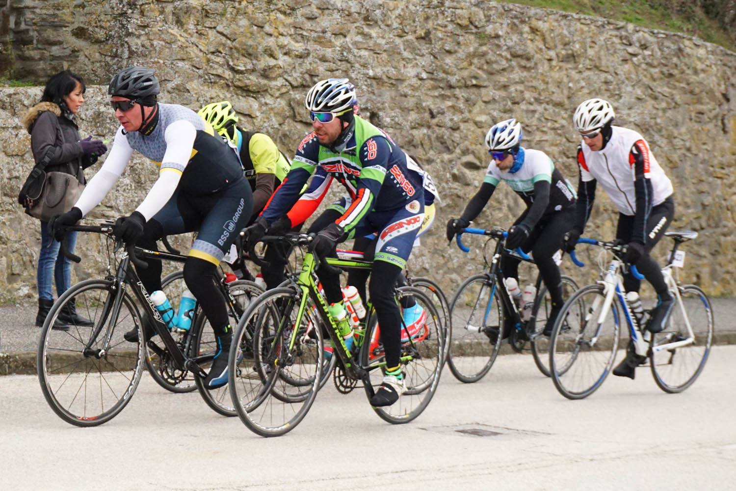 Kezdődik a biciklis szezon - versenyekre készülnek a SZINGO SE sportolói