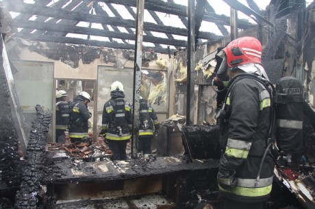 Leégett a hot-dogos a Zámoly utca és a Fecskeparti utca kereszteződésében