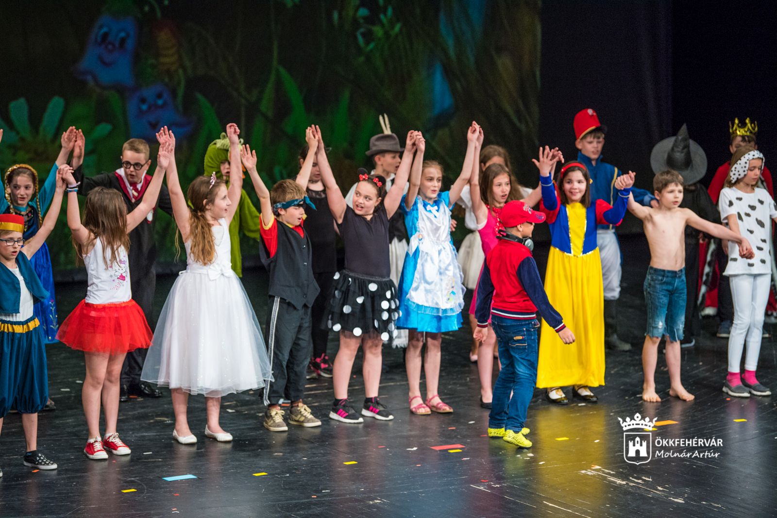 Kulturális bemutatóval ünnepelte 80 éves születésnapját a Széna Téri Általános Iskola