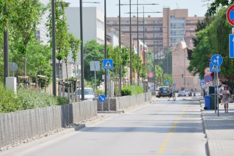 Az aknafedlapokat cserélik hétfőn és kedden a Várkörúton