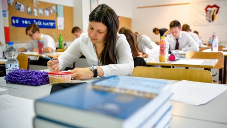 Történelem írásbeli vizsgát tesznek az érettségizők szerdán