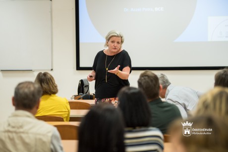 Siker, boldogság, kommunikáció – elindult az Alba Mater előadássorozat