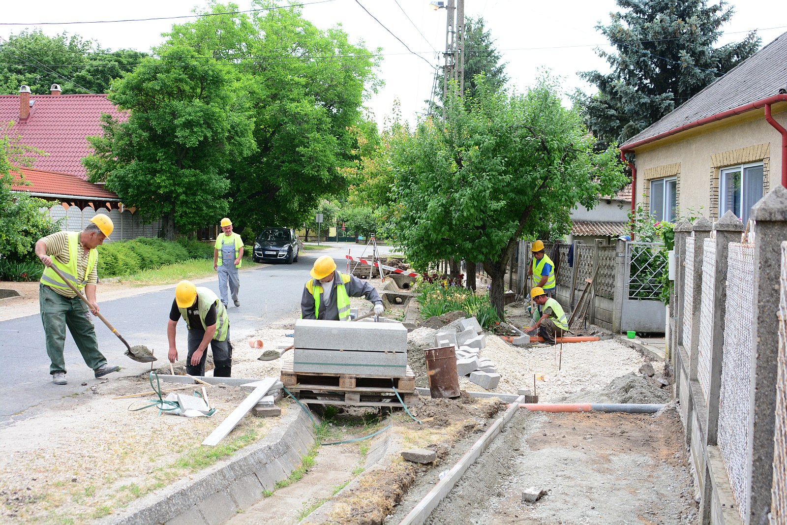 Járdafelújítások az író utcákban - kezdődik a Géza utca felújítása is