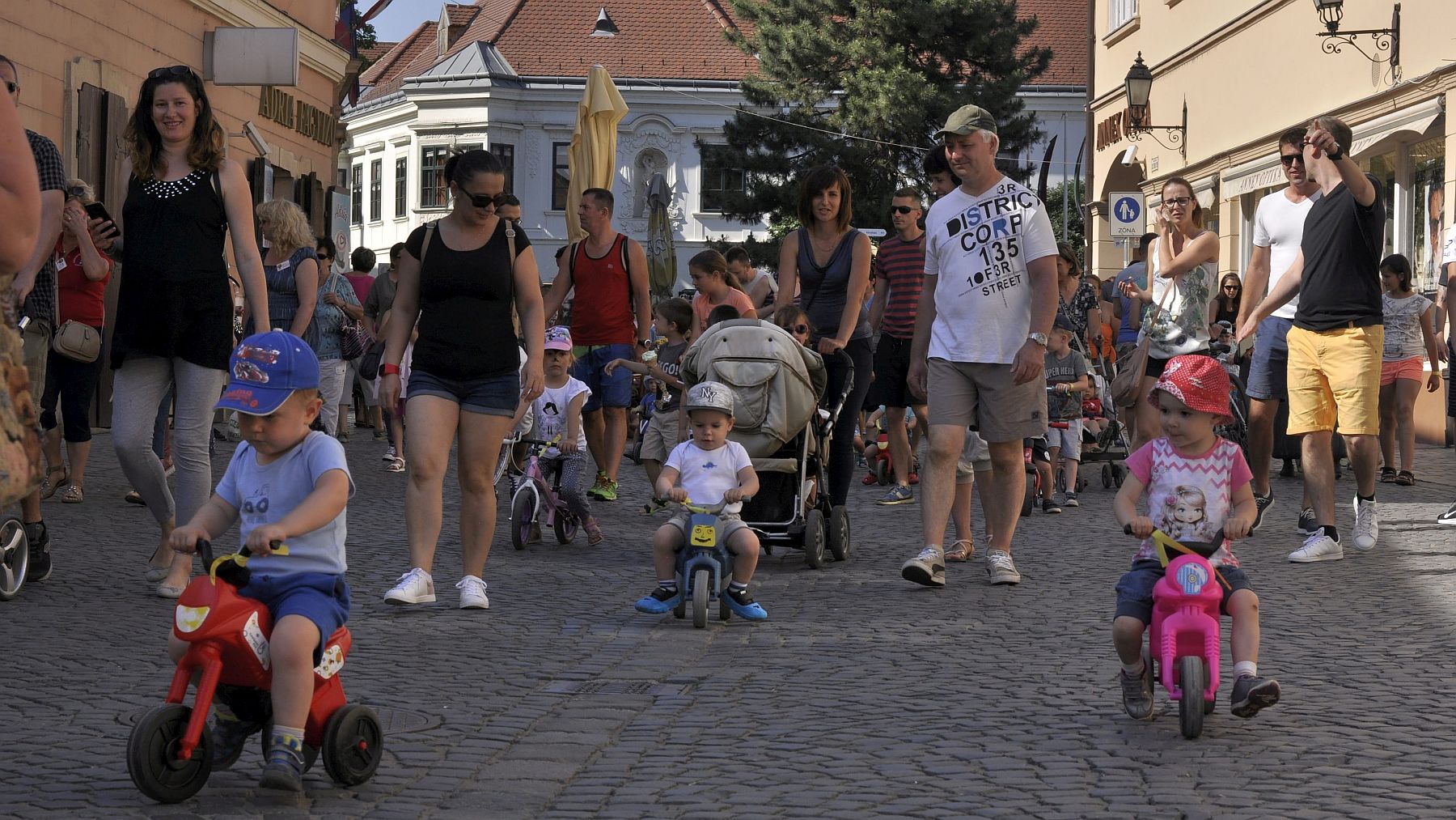 Nemzetközi családnap és szelíd motoros felvonulás várta a családokat Fehérváron
