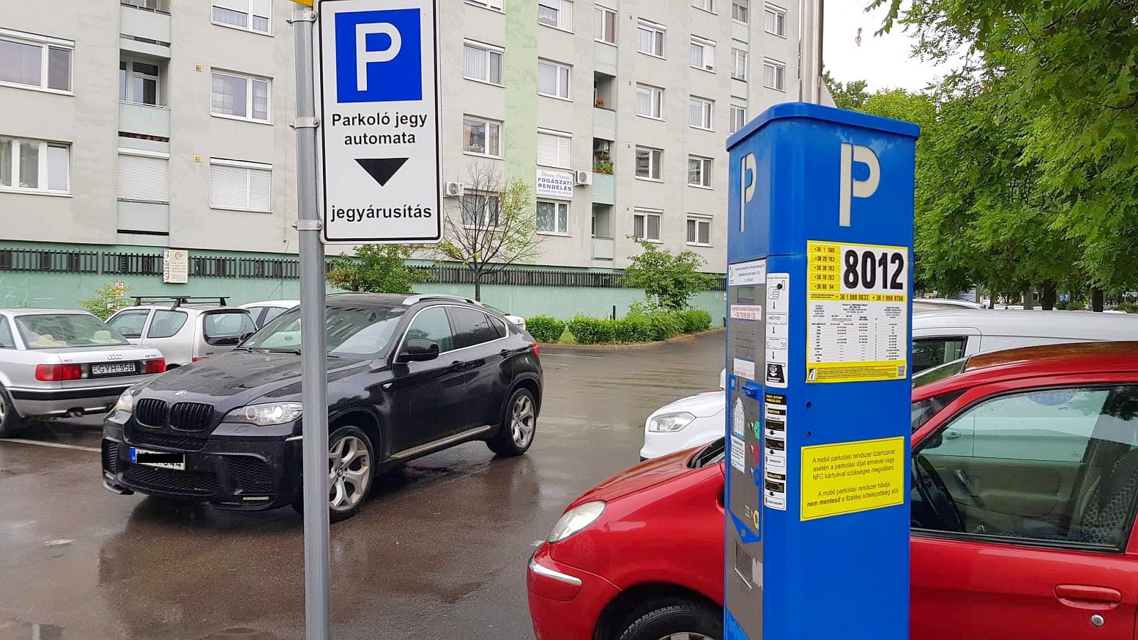 Júliustól vezetik be az egy órányi ingyenes parkolást Székesfehérváron