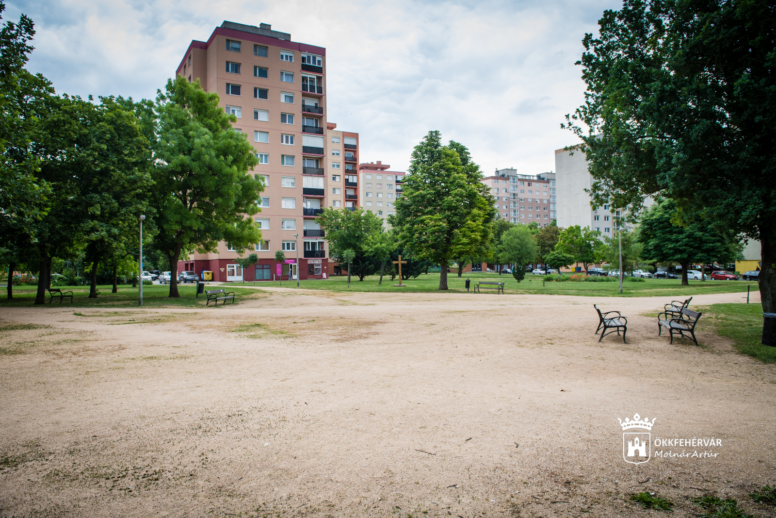 Szökőkút, több fa és nagy virágágyások is lesznek az új Jávor Ottó téri parkban
