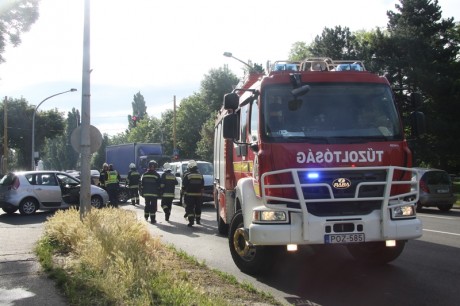 Hármas karambol történt reggel a Budai - Kisteleki kereszteződésben