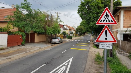 Elkészültek az új gyalogos átkelőhelyek a Kisteleki utcában