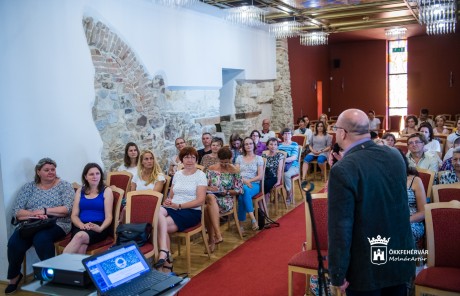 Lelki egészségünk alapjai a közösségek - sokan voltak Kozma-Vízkeleti Dániel előadásán