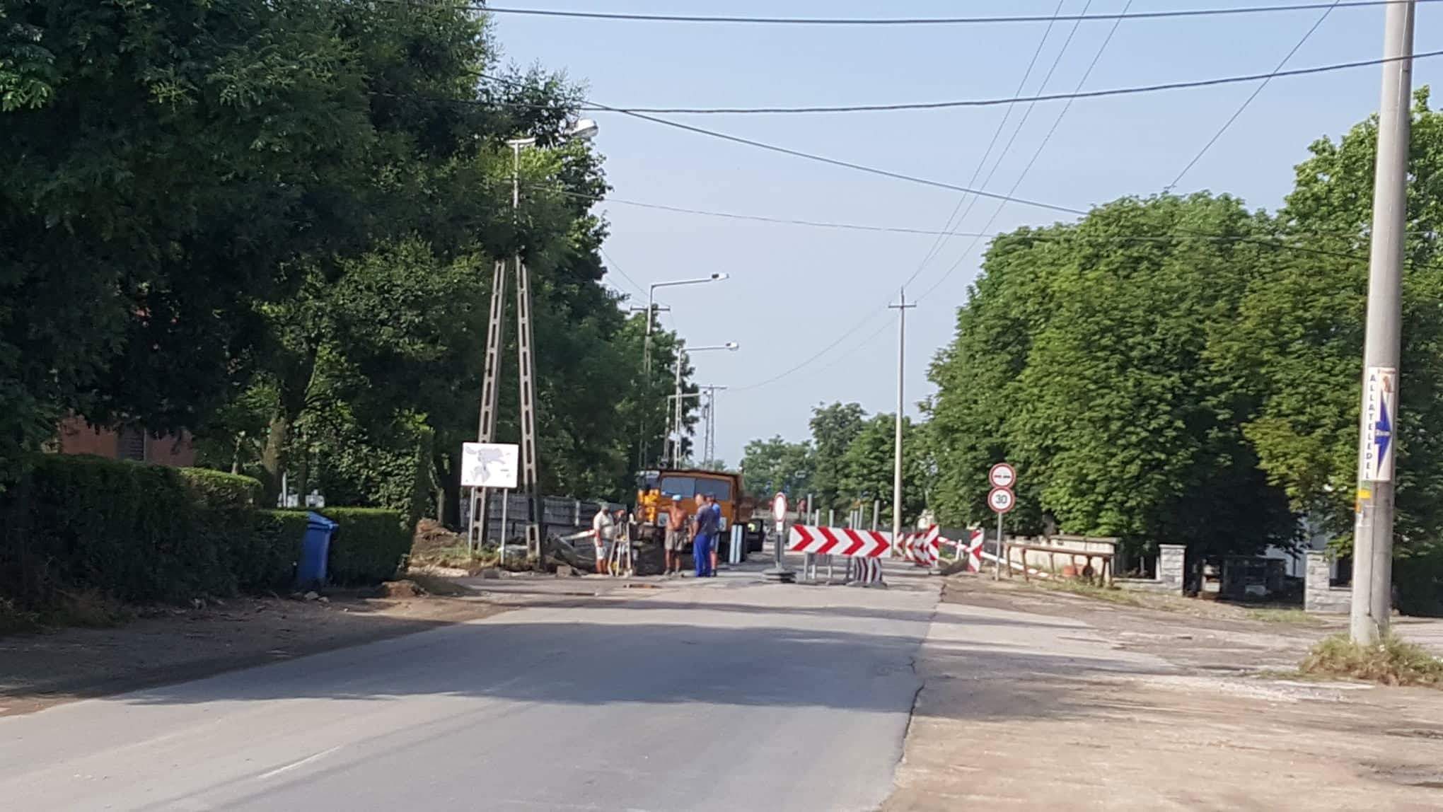 Pénteken csak a buszok hajthatnak be a Csíkvári út Homoksor és Széchenyi út közötti szakaszára