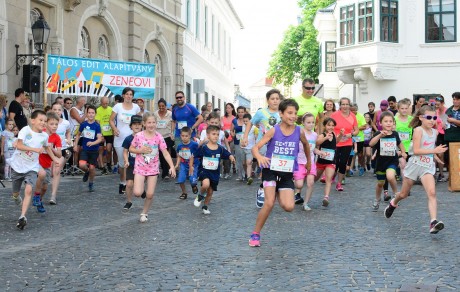 Zenemanók futottak Székesfehérvár belvárosában szombaton