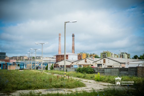 Több mint ötven fát ültetnek majd az új, nyár végére elkészülő vízivárosi parkolóba