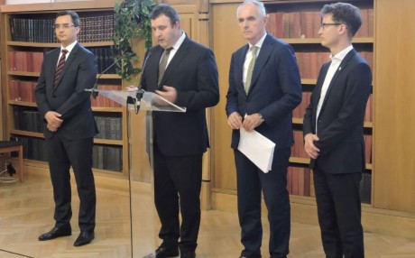 Támogatja a megyei jogú városok fejlesztéseit az innovációs tárca