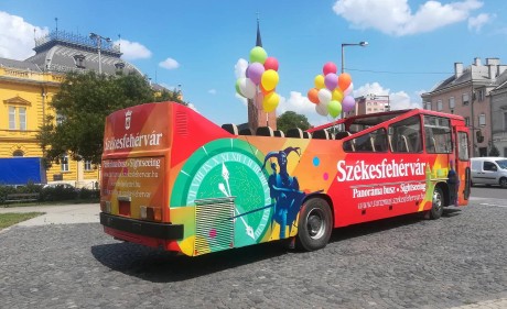 Panoráma busz szombaton Múzeumok Éjszakája karszalaggal