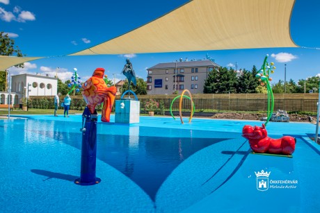 Szombaton reggel nyit a megújult strand - ingyenes sétálójegy hétvégén