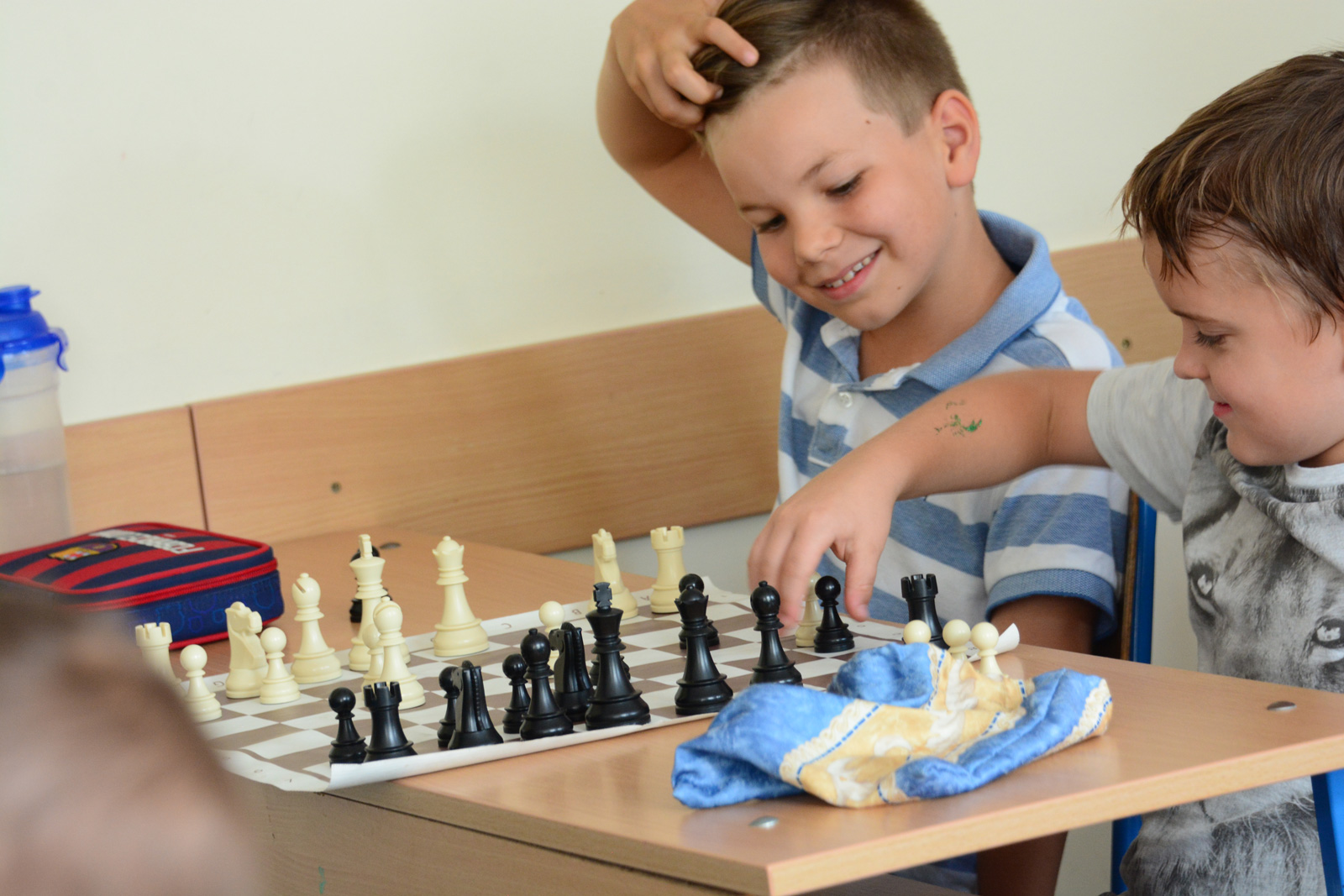 Sakkoktatás vidáman a székesfehérvári sakktáborban