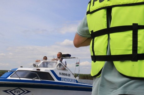 Bajba jutott embereket mentettek a vízi rendőrök