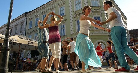 A kedvezőtlen időjárás miatt július 25-re, jövő szerdára halasztották a salsa jamet