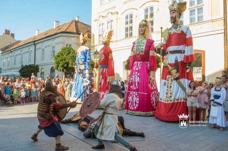 Mozgó történelem – szombaton megint láthatjuk az óriásbábokat a belvárosban