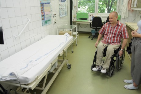 Speciális vizsgálóágy mozgássérülteknek a Szent György Kórház traumatológiáján