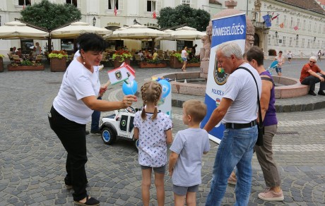Rendőrök várták a fehérvári fiatalokat az Országalmánál