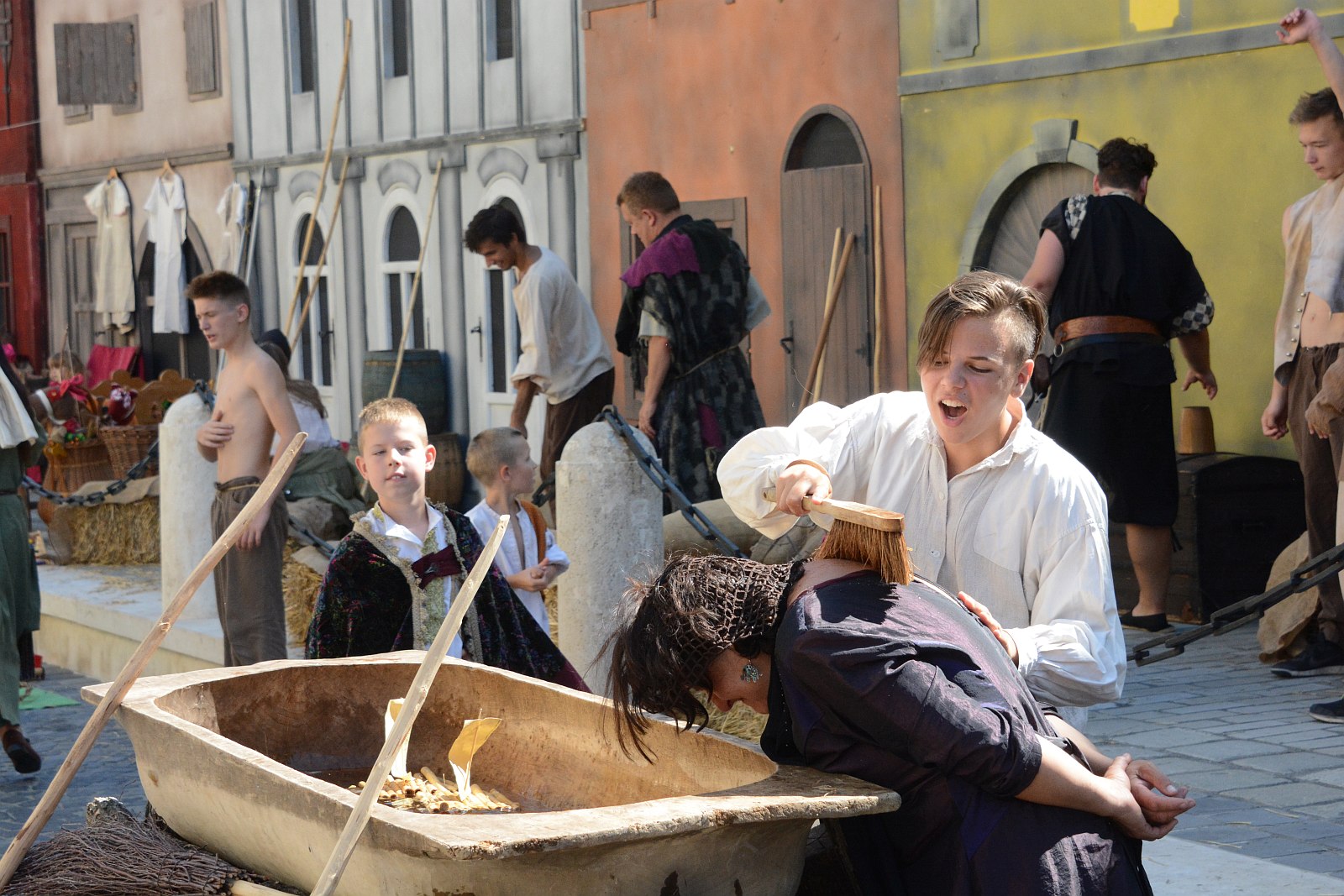 Történelmi időutazás - pénteken kezdődik a középkori forgatag a Királyi Napokon