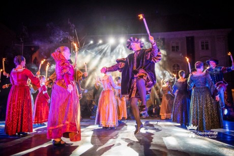 Mátyás király élete elevenedett meg a Királyi Napok látványos nyitóünnepségén