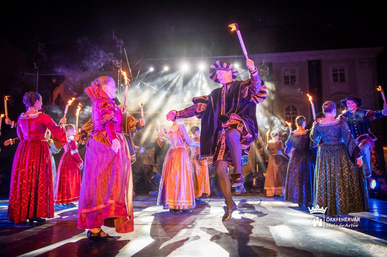 Mátyás király élete elevenedett meg a Királyi Napok látványos nyitóünnepségén