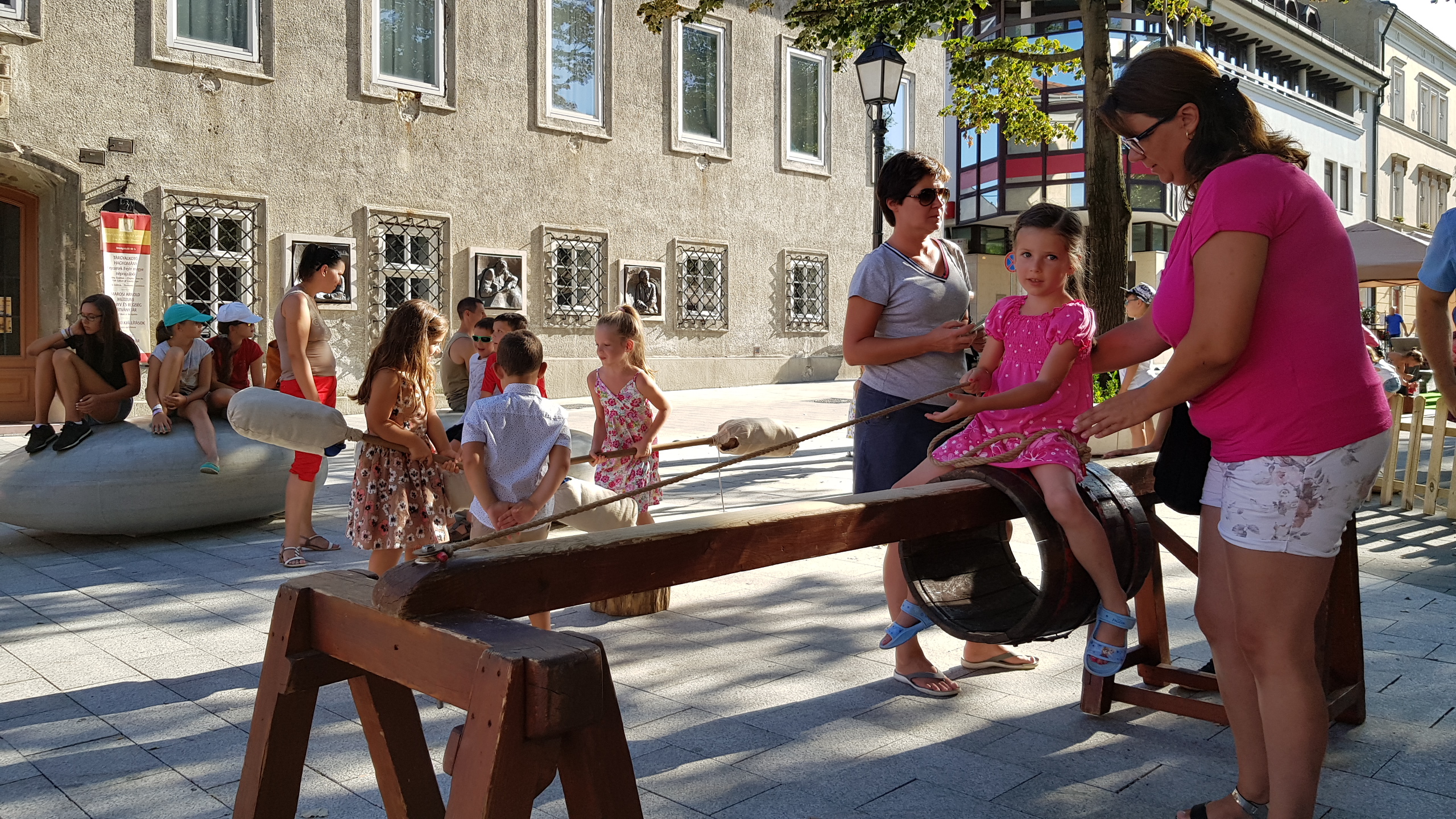 Kreatív játékok és vidám élmények a Szélkakas játszóparkban