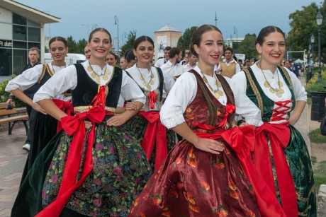 Néptáncgála zárófelvonulás - a közlekedők türelmét kérik