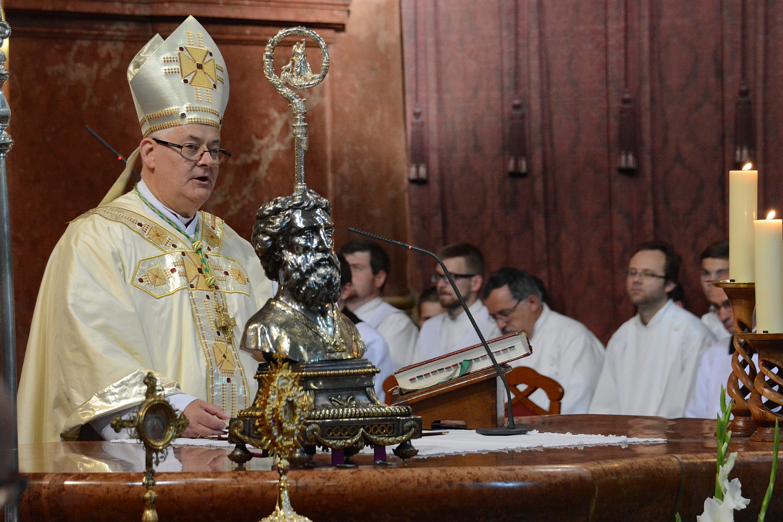 A Városháza Dísztermében is élőben nézhetik a Fogadalmi misét