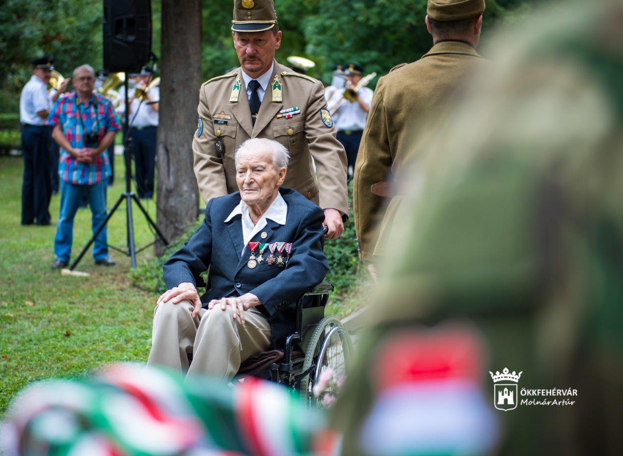 Szent Istvánnal állják mindig a vártát - katonahősökre emlékeztek