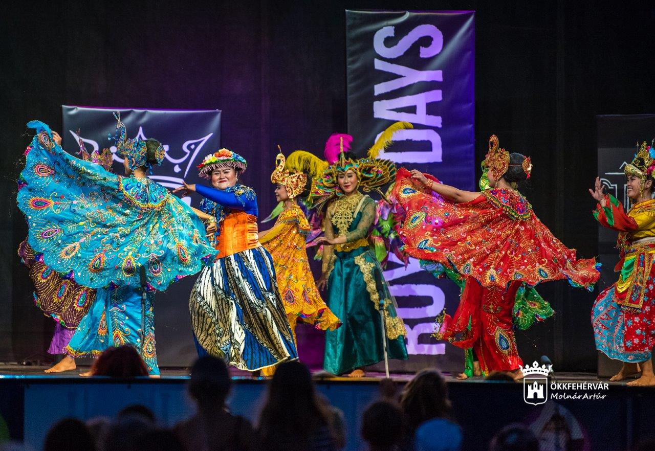 Parádés felvonulással és gálával zárult a nemzetközi néptáncfesztivál