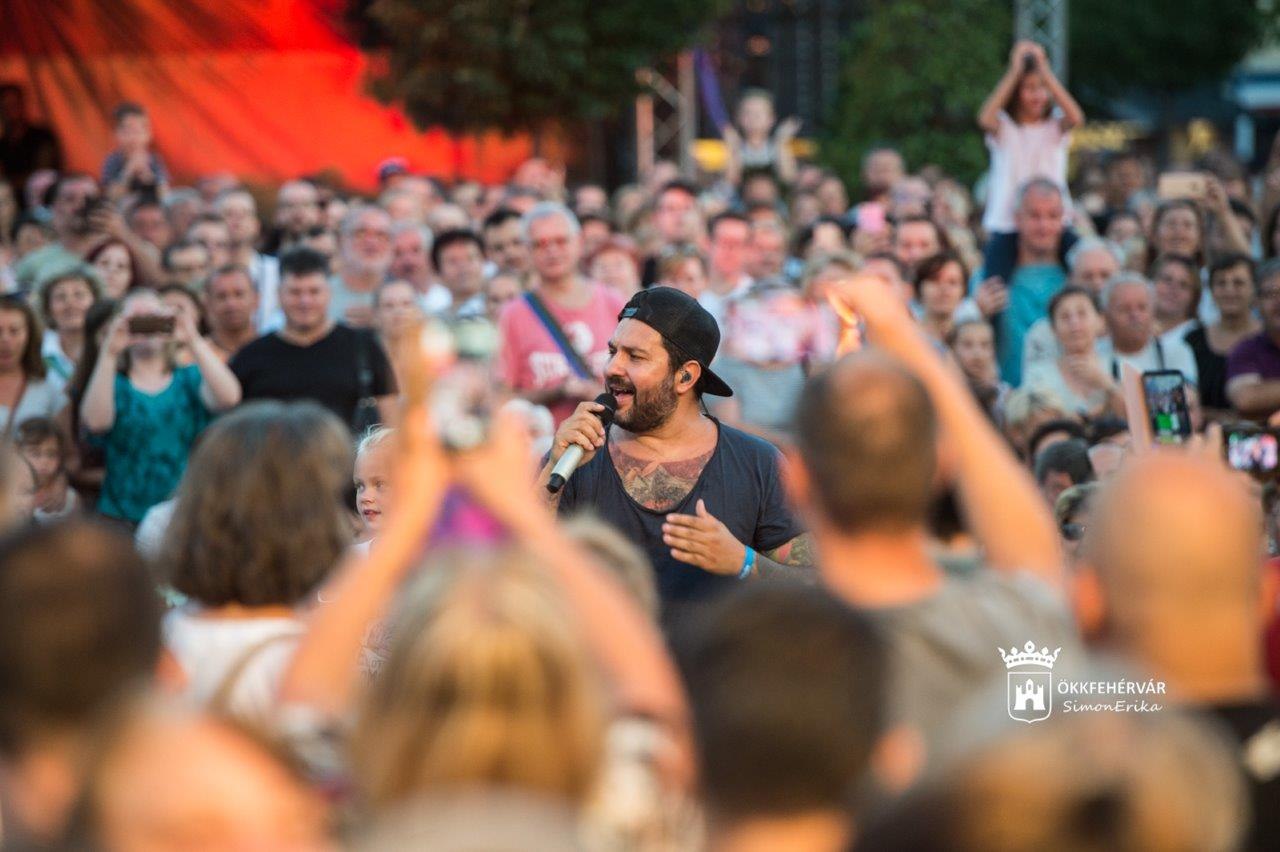 Színezd újra - a Magna Cum Laude koncertezett a Zichy színpadon