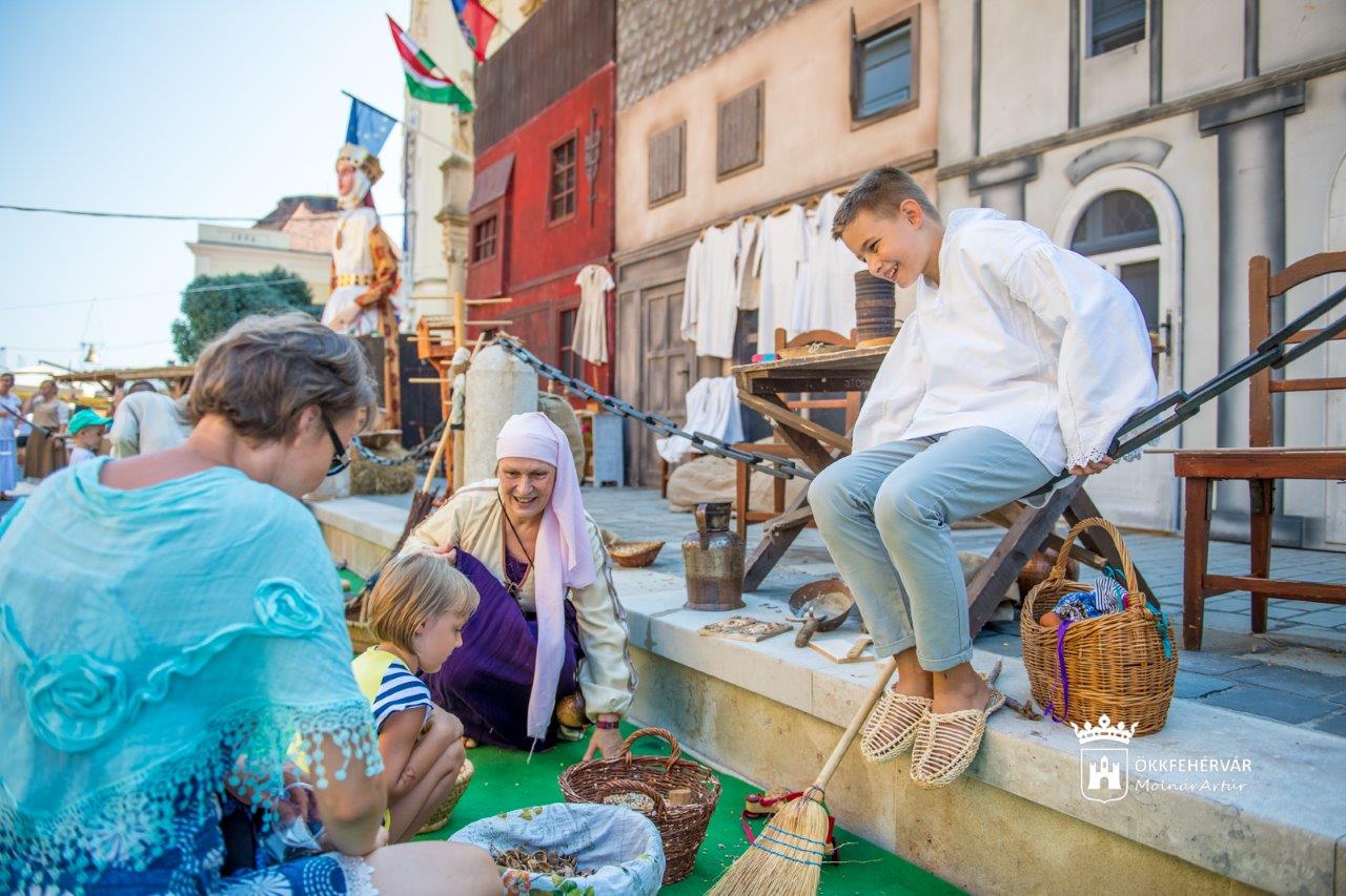 Vasárnap is középkori forgatag a Belvárosban sok-sok gyerekprogrammal