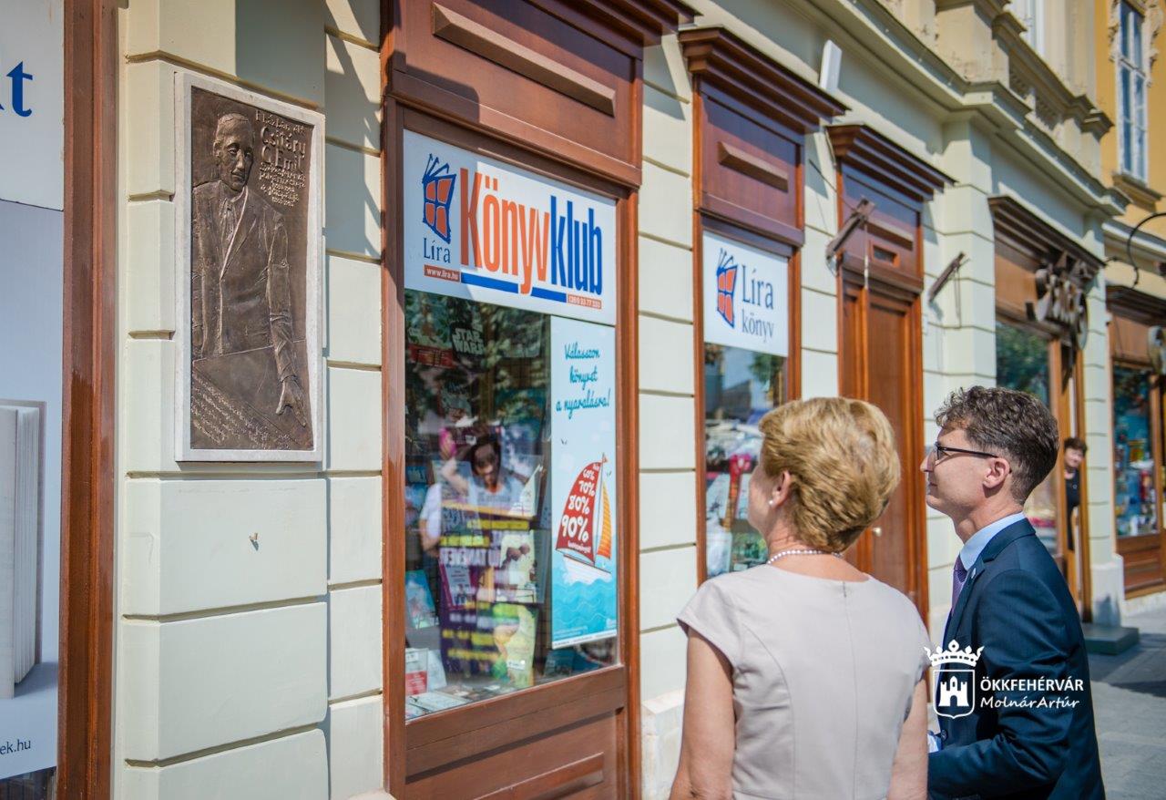 Korszakalkotó polgármesterre emlékeztek - felavatták Csitáry G. Emil domborművét
