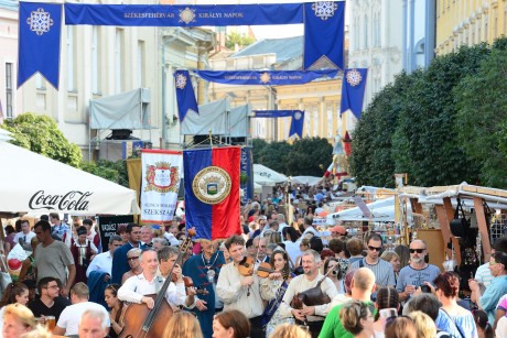 Székesfehérváron találkoztak a Királyi Napokon az ország borrendjei