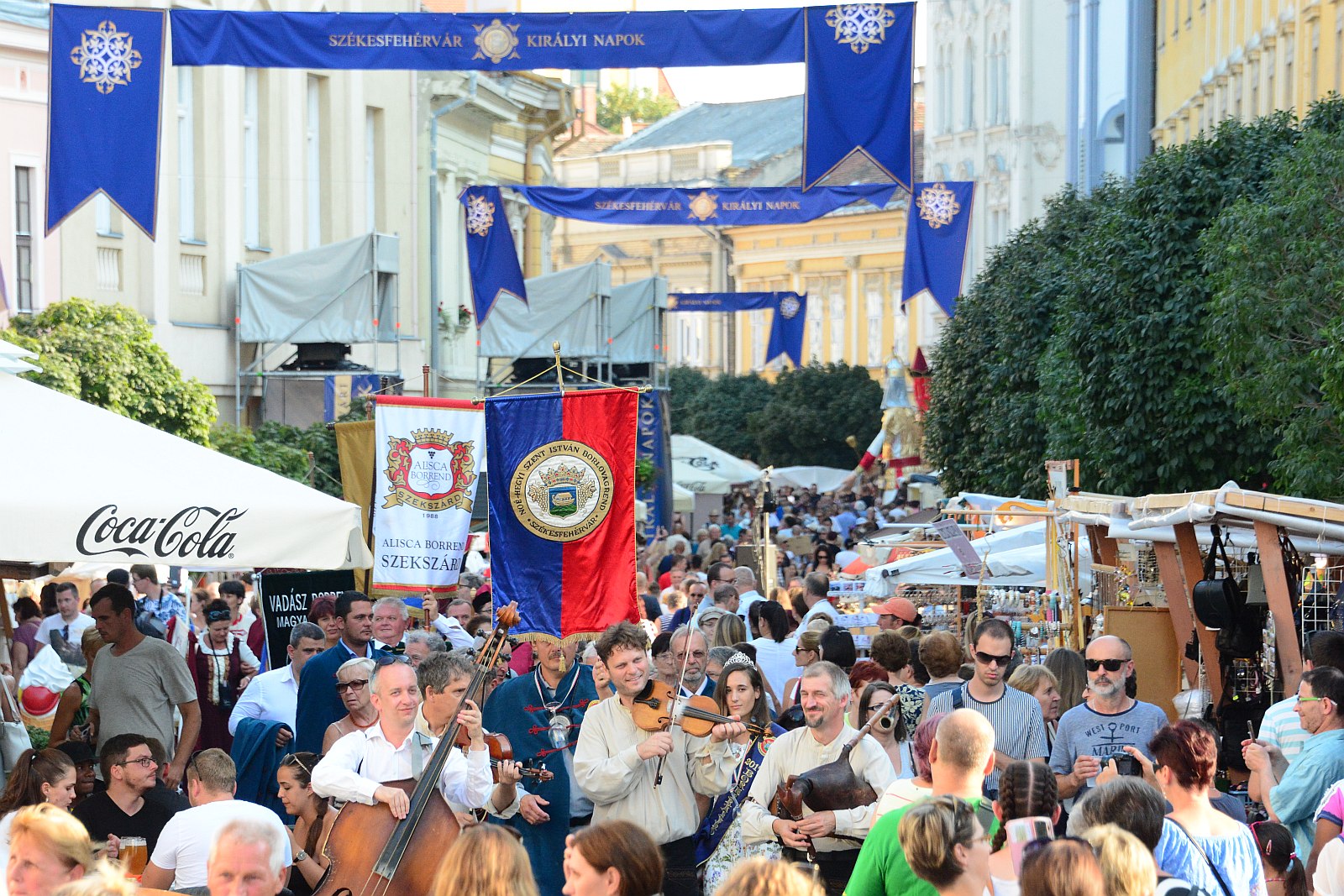 Székesfehérváron találkoztak a Királyi Napokon az ország borrendjei
