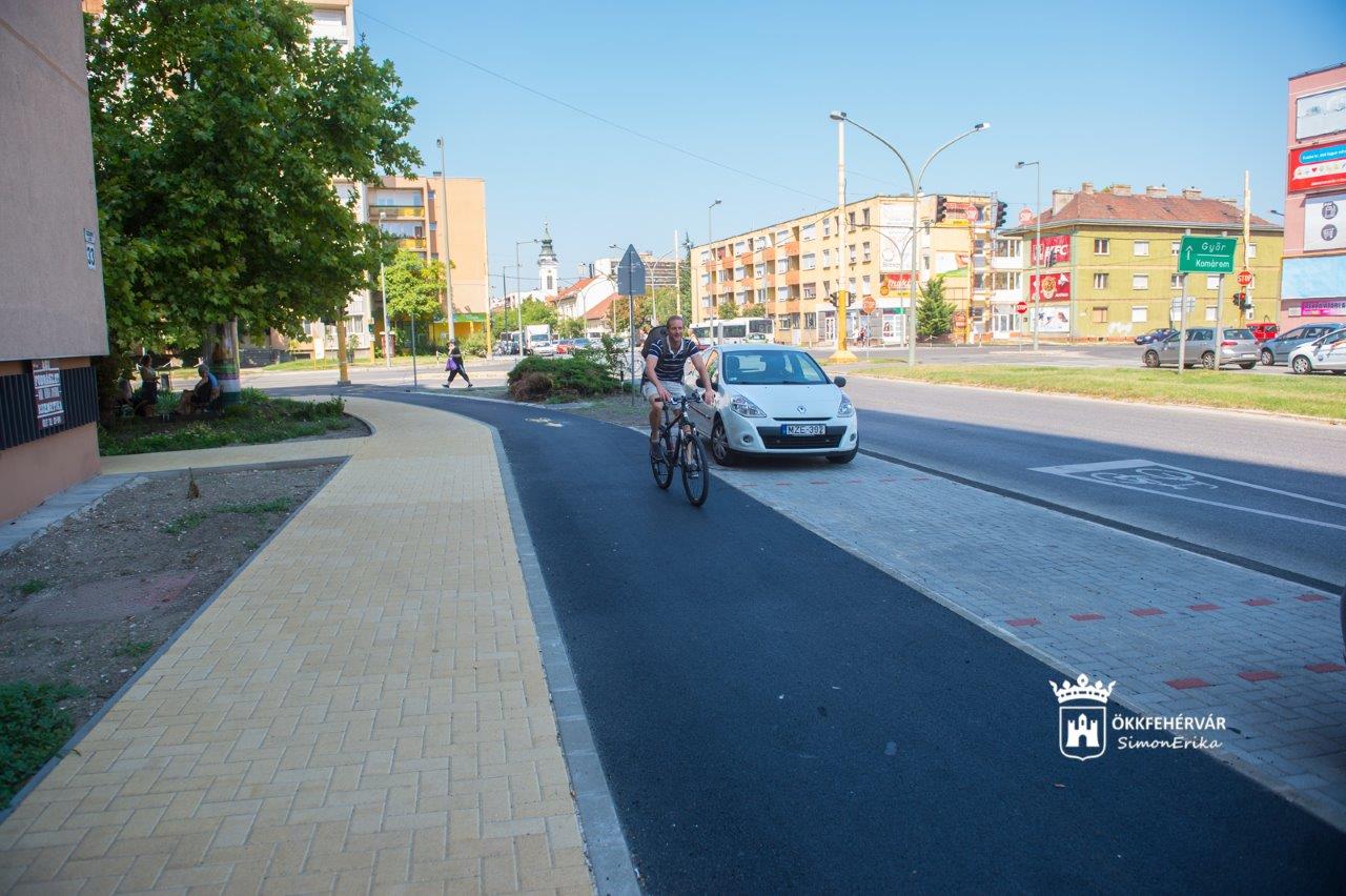 Megújult járda és kerékpárút  - 76 millió forintos beruházás a Széchenyi úton