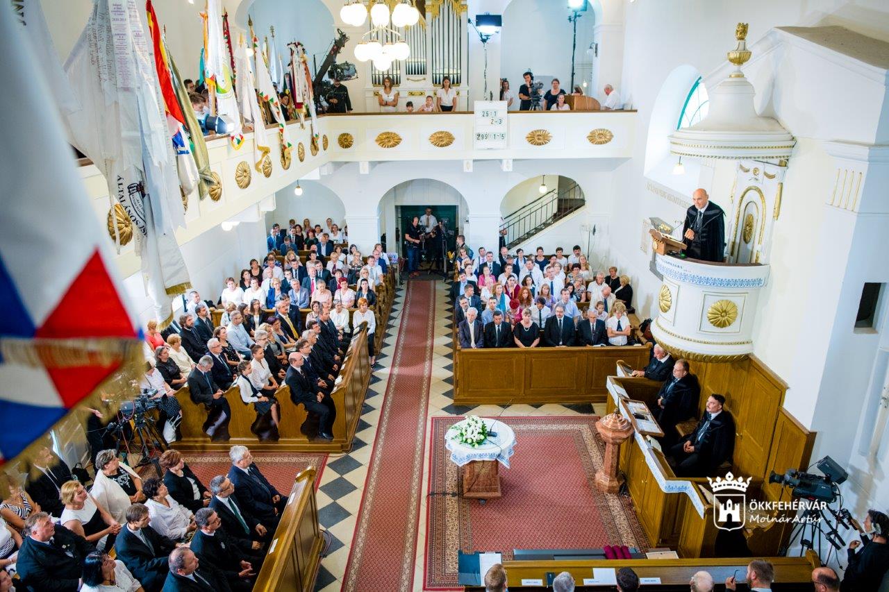 Fehérváron kezdték meg a tanévet a Kárpát-medence református oktatási intézményei