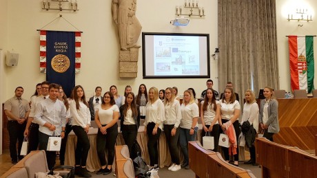 Hunyadis diákok utazhatnak angliai szakmai gyakorlatra az Erasmus + programmal