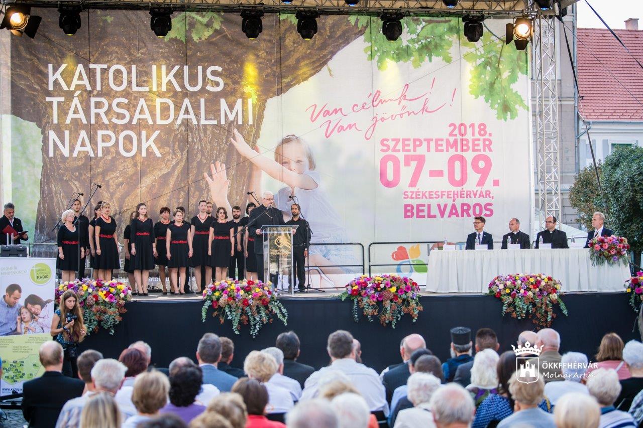 „Van célunk! Van jövőnk!” - megkezdődött Fehérváron a Katolikus Társadalmi Napok