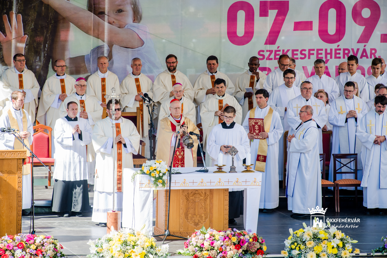 Dr. Erdő Péter bíboros, esztergomi érsek celebrált misét a Városház téren - zárult a KATTÁRS