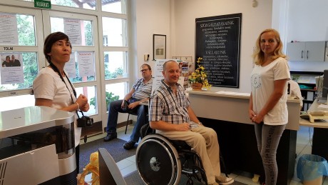 Korlátok nélkül - mozgáskorlátozottak  juthatnak info-kommunikációs eszközökhöz