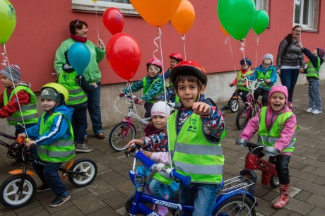 Kismotoros-futóbiciklis felvonulás lesz pénteken a Gáz utcában